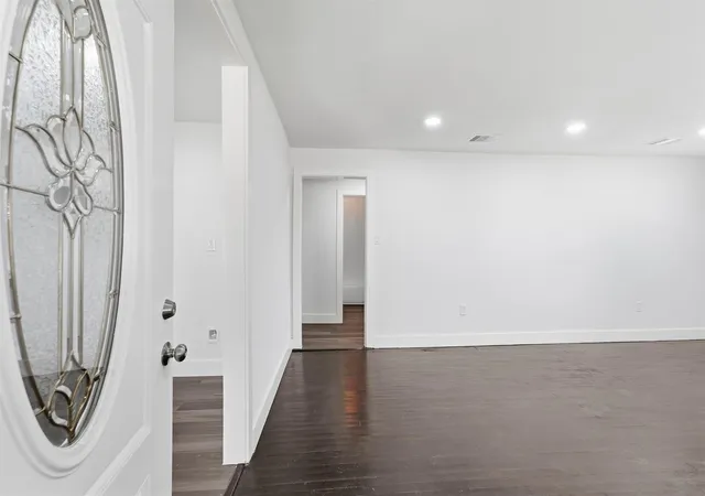 5th image of 2281 Des Jardines St, Houston, TX 77023 | MLS# 59144282