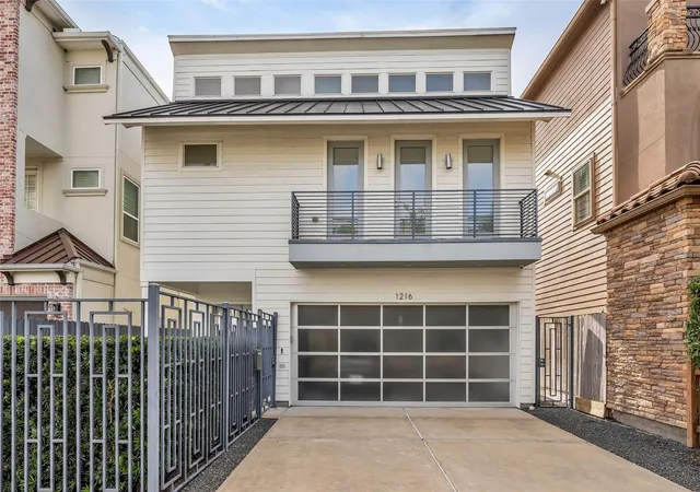 Photo 1 of Single family home for sale at 1216 Malone St, Houston, TX 77007 | MLS# 61272350 | Listing updated on 2026-09-15