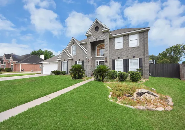 Photo 2 of Single family home for sale at 6923 Crystal Point Dr, Katy, TX 77449 | MLS# 9237360 | Listing updated on 2026-09-04