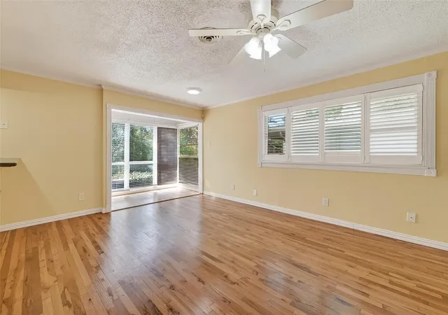 4th image of 909 Silber Rd, Houston, TX 77024