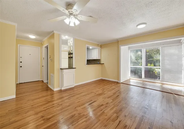 5th image of 909 Silber Rd, Houston, TX 77024