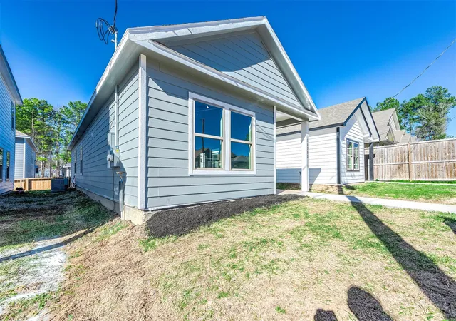 Photo 2 of Single family home for sale at 16982 W Hammon, Montgomery, TX 77316 | MLS# 54071420 | Listing updated on 2026-08-17