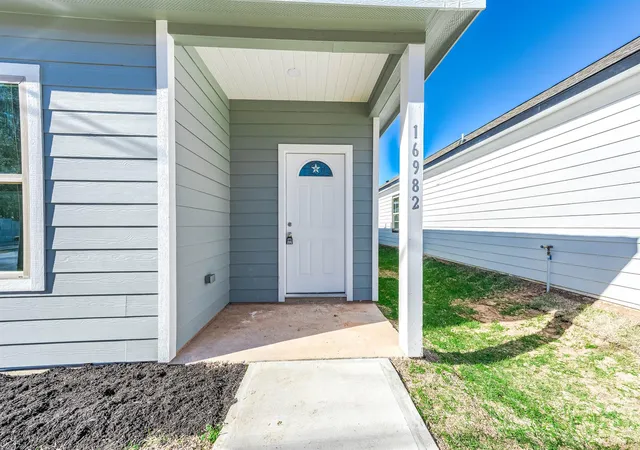 Photo 2 of Single family home for sale at 16982 W Hammon, Montgomery, TX 77316 | MLS# 54071420 | Listing updated on 2026-08-17