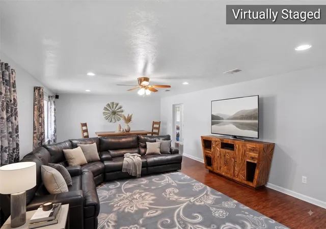 4th image of 380 S Wilson Ave, Giddings, TX 78942 | MLS# 82408138