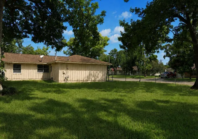 15th image of 101 Hickory St, Lake Jackson, TX 77566 | MLS# 14012921
