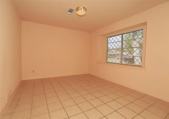 Photo 3 of Single family home for sale at 101 Hickory St, Lake Jackson, TX 77566 | MLS# 14012921 | Listing updated on 2026-08-11