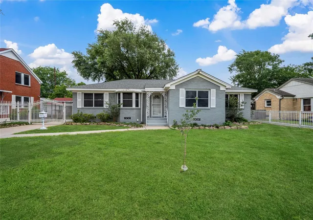 1st image of 409 Eleanor St, Houston, TX 77009 | MLS# 20161545
