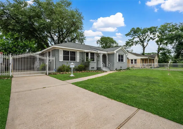 2nd image of 409 Eleanor St, Houston, TX 77009 | MLS# 20161545