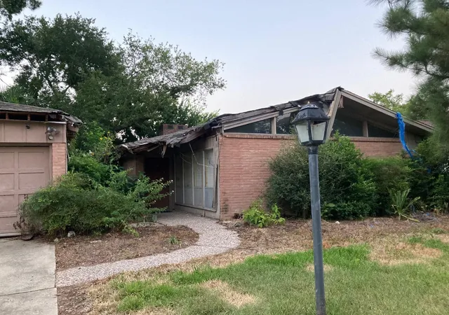 3rd image of 10310 Metronome Dr, Houston, TX 77043 | MLS# 21820063