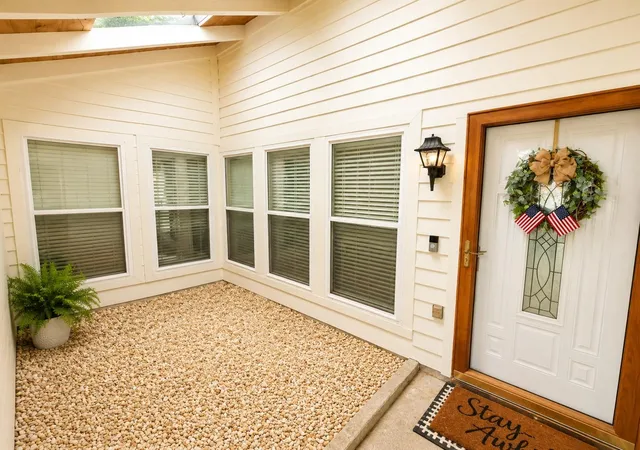 2nd image of 1100 Cactus St, Baytown, TX 77521 | MLS# 44865359