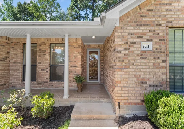 2nd image of 2011 Wickersham Dr, Huntsville, TX 77340 | MLS# 76041696