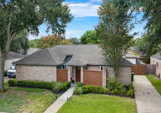 3rd image of 12414 Rockampton Dr, Houston, TX 77031 | MLS# 92486309