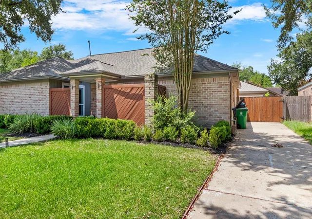 4th image of 12414 Rockampton Dr, Houston, TX 77031 | MLS# 92486309