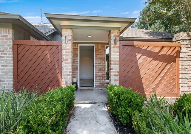 5th image of 12414 Rockampton Dr, Houston, TX 77031 | MLS# 92486309