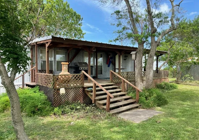 Photo 3 of Single family home for sale at 89 Edgewater, Port Lavaca, TX 77979 | MLS# 20016432 | Listing updated on 2026-08-26