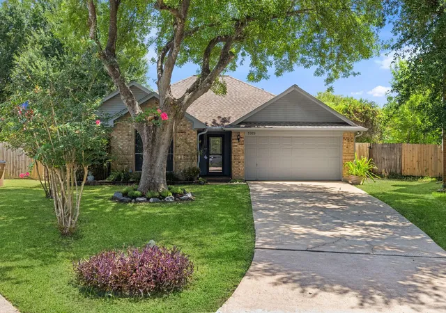 1st image of 5919 Santa Fe Cir, Dickinson, TX 77539 | MLS# 66718512