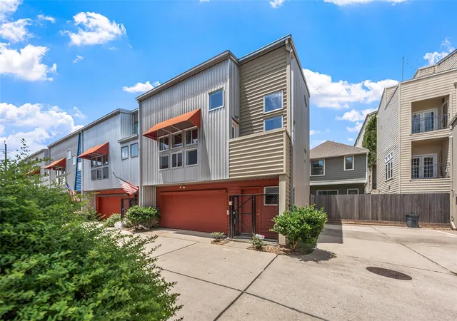 Photo 1 of Sale Pending at 1716 W Dallas St #10, Houston, TX 77019 | MLS# 75119191 | Listing updated on 2026-09-11