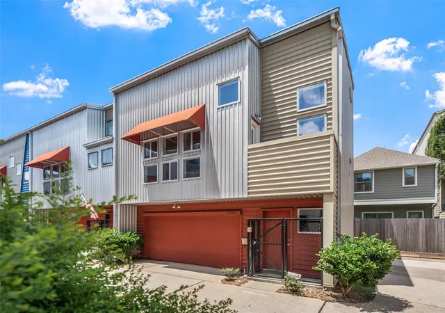 Photo 2 of Sale Pending at 1716 W Dallas St #10, Houston, TX 77019 | MLS# 75119191 | Listing updated on 2026-09-11