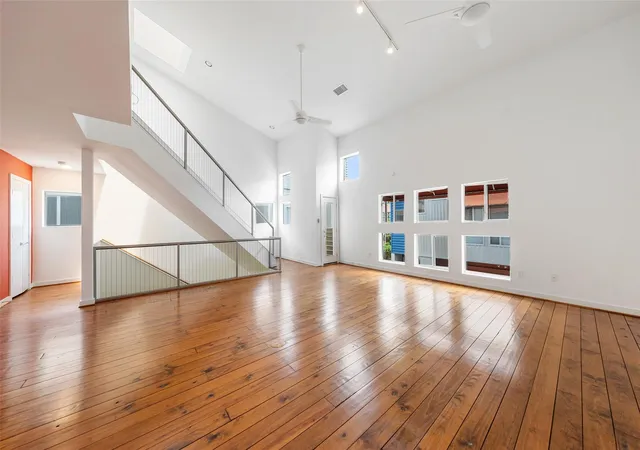 Photo 3 of Sale Pending at 1716 W Dallas St #10, Houston, TX 77019 | MLS# 75119191 | Listing updated on 2026-09-11