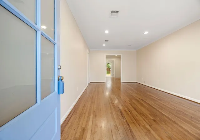 Photo 3 of Sale Pending at 1067 W 43rd Street, Houston, TX 77018 | MLS# 46844664 | Listing updated on 2026-08-28