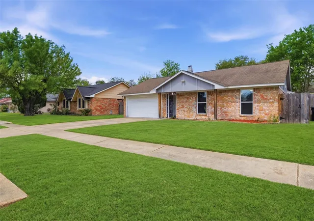 Photo 2 of Sale Pending at 7030 Sandswept Ln, Houston, TX 77086 | MLS# 27473268 | Listing updated on 2026-09-18