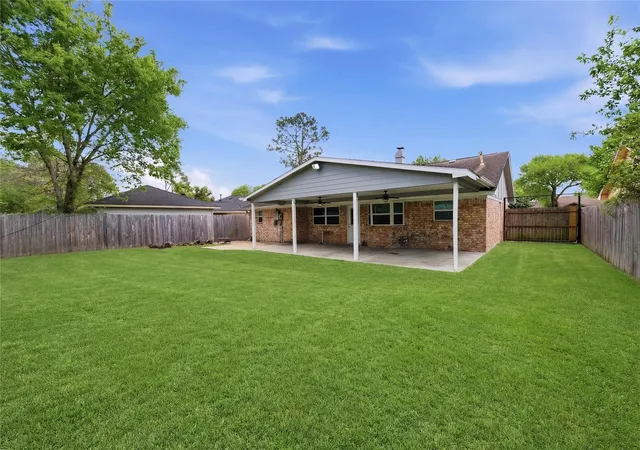 Photo 3 of Sale Pending at 7030 Sandswept Ln, Houston, TX 77086 | MLS# 27473268 | Listing updated on 2026-09-18