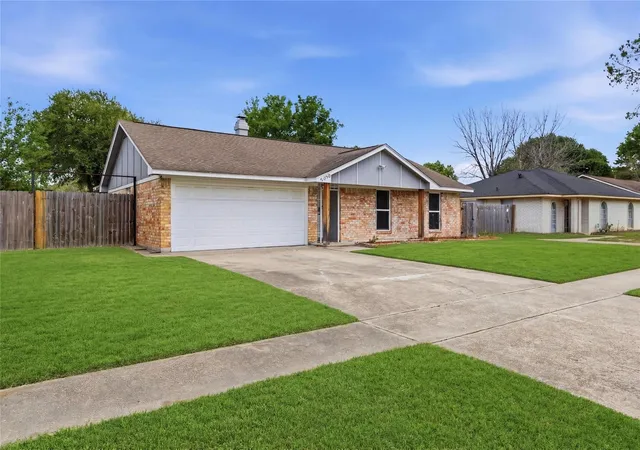 Photo 3 of Sale Pending at 7030 Sandswept Ln, Houston, TX 77086 | MLS# 27473268 | Listing updated on 2026-09-18