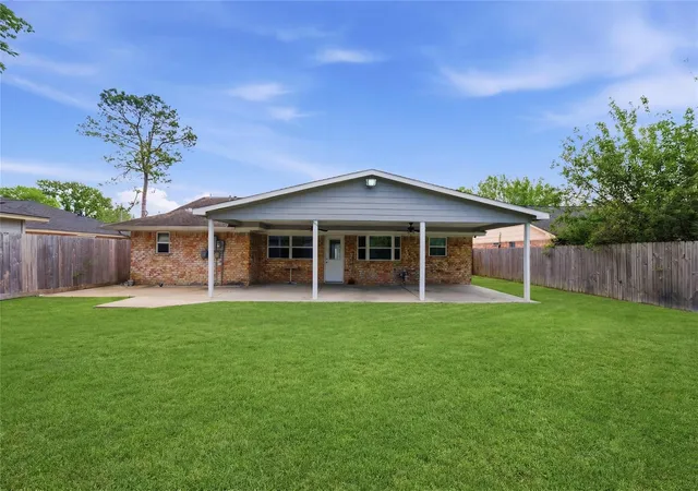 Photo 4 of Sale Pending at 7030 Sandswept Ln, Houston, TX 77086 | MLS# 27473268 | Listing updated on 2026-09-18