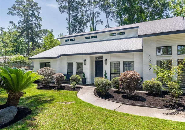 Photo 3 of Single family home for sale at 1302 Mustang Trl, Kingwood, TX 77339 | MLS# 95256528 | Listing updated on 2026-08-09