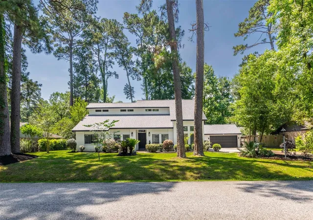 Photo 4 of Single family home for sale at 1302 Mustang Trl, Kingwood, TX 77339 | MLS# 95256528 | Listing updated on 2026-08-09