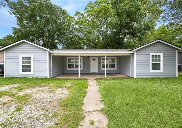 1st image of 820 Texas St, Liberty, TX 77575 | MLS# 39591029