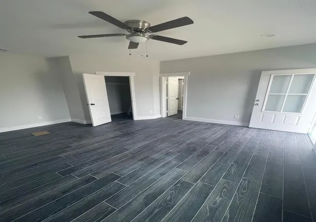 Listing Photo 4 - Condo for sale in building located at 11328 Palmsprings Dr, Houston, TX 77034