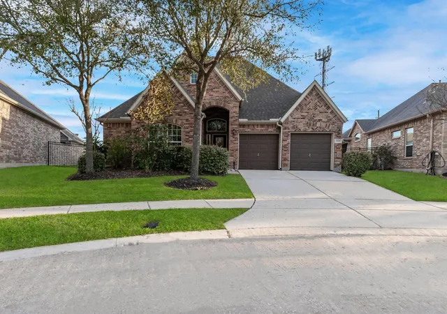 Photo 3 of Single family home for sale at 9335 Mystic Fls Ln, Humble, TX 77396 | MLS# 34250662 | Listing updated on 2026-09-07