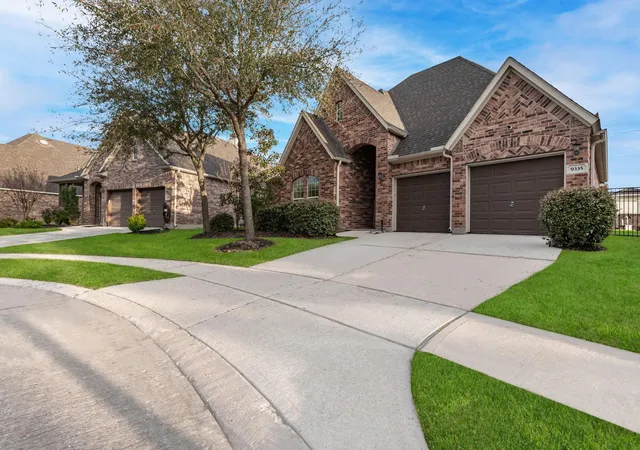 Photo 4 of Single family home for sale at 9335 Mystic Fls Ln, Humble, TX 77396 | MLS# 34250662 | Listing updated on 2026-09-07