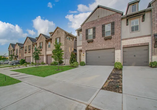 2nd image of 6510 Bramble Cove Ln, Fulshear, TX 77441 | MLS# 86226882