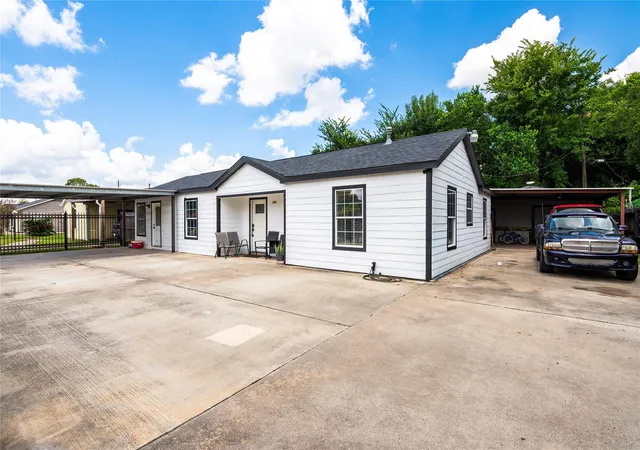 1st image of 233 E Sunnyside St, Houston, TX 77076 | MLS# 55595730