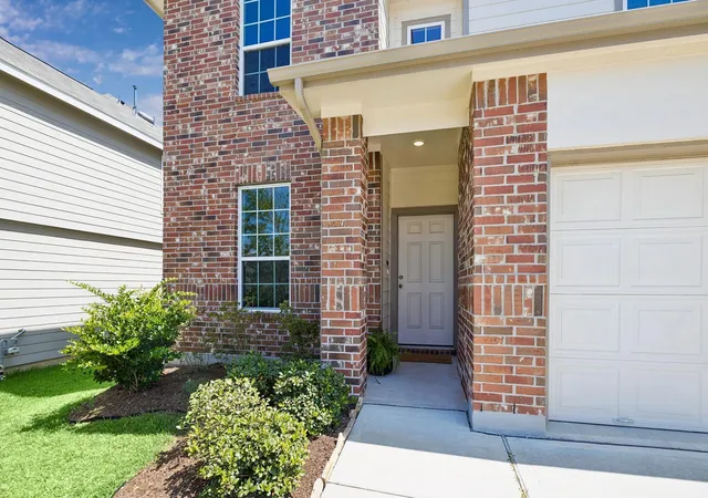 Photo 3 of Single family home for sale at 2816 Jacqueline Ln, Conroe, TX 77304 | MLS# 26448897 | Listing updated on 2026-08-09