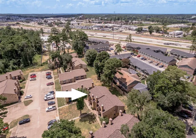 2nd image of 2521 Crosstimbers St #B1, Huntsville, TX 77320 | MLS# 19088823