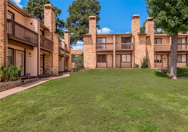 3rd image of 2521 Crosstimbers St #B1, Huntsville, TX 77320 | MLS# 19088823