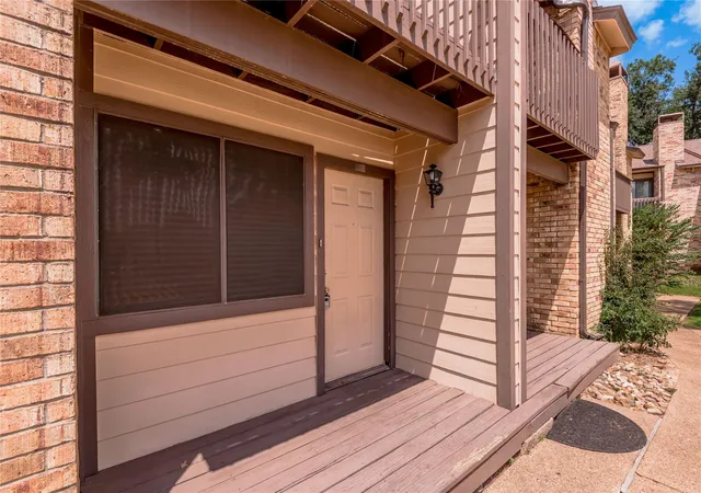 5th image of 2521 Crosstimbers St #B1, Huntsville, TX 77320 | MLS# 19088823