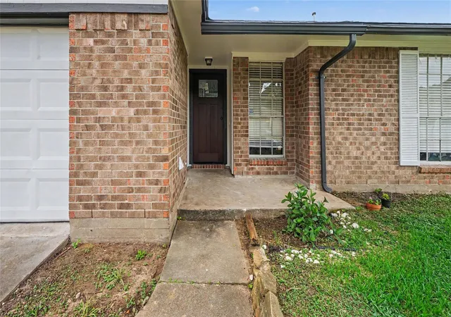 Photo 3 of Single family home for sale at 4211 Thunder Bay Dr, Pasadena, TX 77504 | MLS# 87851454 | Listing updated on 2026-08-22