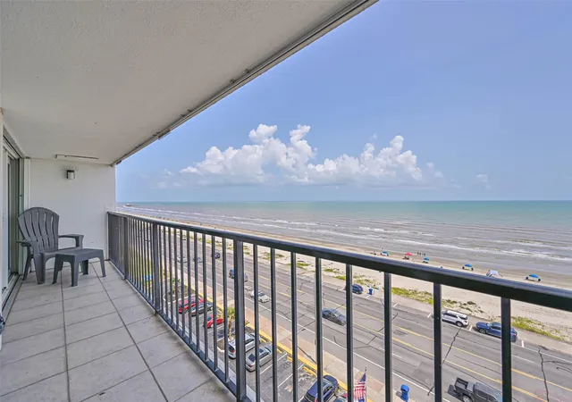 Listing Photo 2 - Condo for sale in building located at 7310 Seawall Blvd, Galveston, TX 77551 - Unit #807