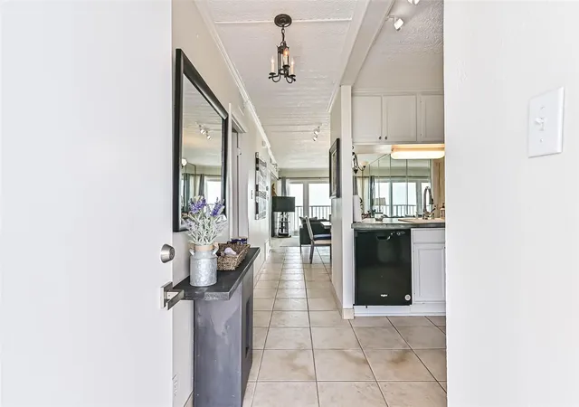 Listing Photo 5 - Condo for sale in building located at 7310 Seawall Blvd, Galveston, TX 77551 - Unit #807