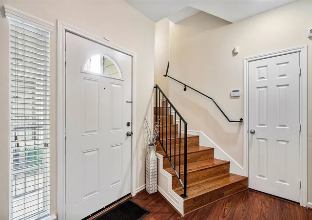 Photo 3 of Single family home for sale at 1109 W 15th 1/2 St #K, Houston, TX 77008 | MLS# 35105076 | Listing updated on 2026-09-01