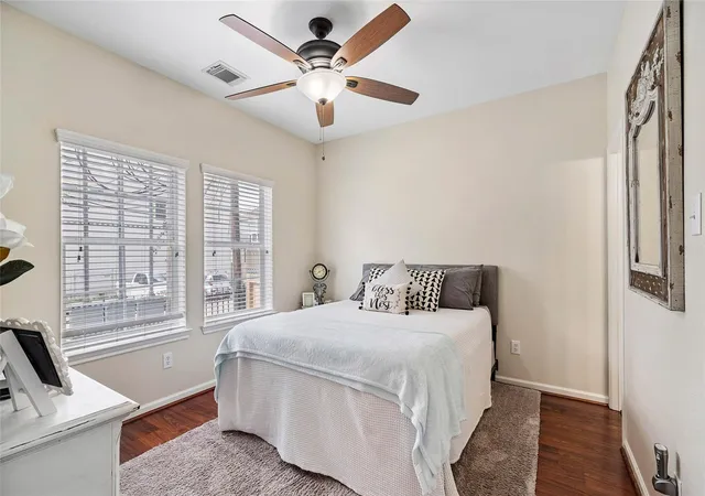 Photo 4 of Single family home for sale at 1109 W 15th 1/2 St #K, Houston, TX 77008 | MLS# 35105076 | Listing updated on 2026-09-01