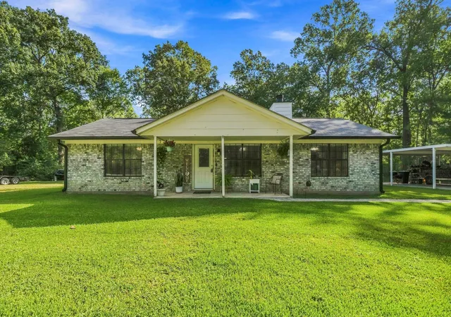 1st image of 215 Lazy Oak Dr, Livingston, TX 77351 | MLS# 26811391