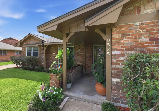 Single family home for sale at 8535 Dover St, Houston, TX 77061 | MLS# 86534112