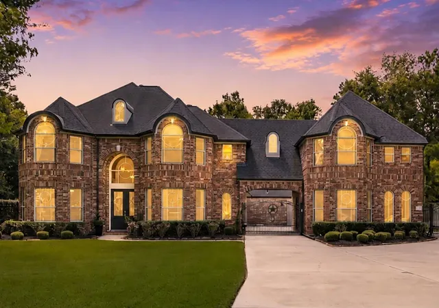 Photo 1 of Sale Pending at 9010 Willow Springs Ln, Conroe, TX 77302 | MLS# 75910716 | Listing updated on 2026-09-15