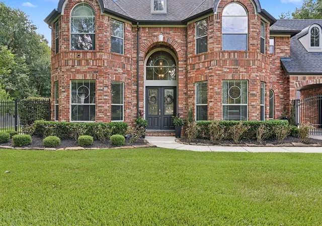 Photo 3 of Sale Pending at 9010 Willow Springs Ln, Conroe, TX 77302 | MLS# 75910716 | Listing updated on 2026-09-15