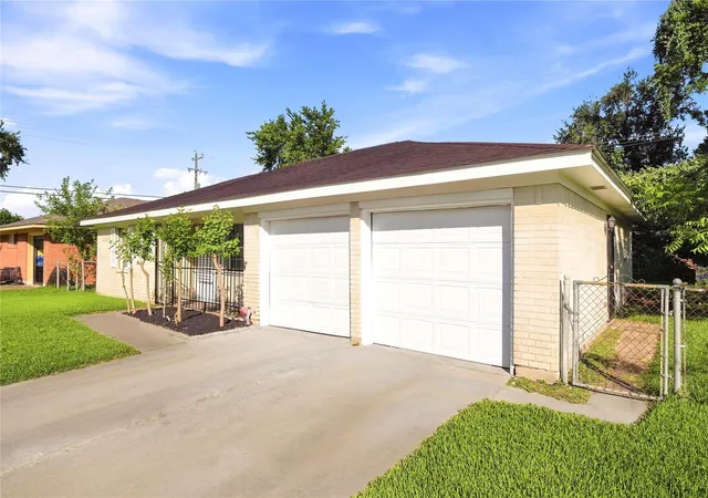 5th image of 211 Estelle Cir, Texas City, TX 77591 | MLS# 79912804